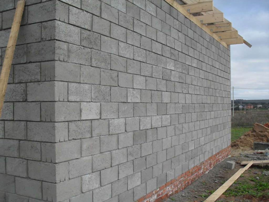 Кладка и отделка стен из керамзитных блоков